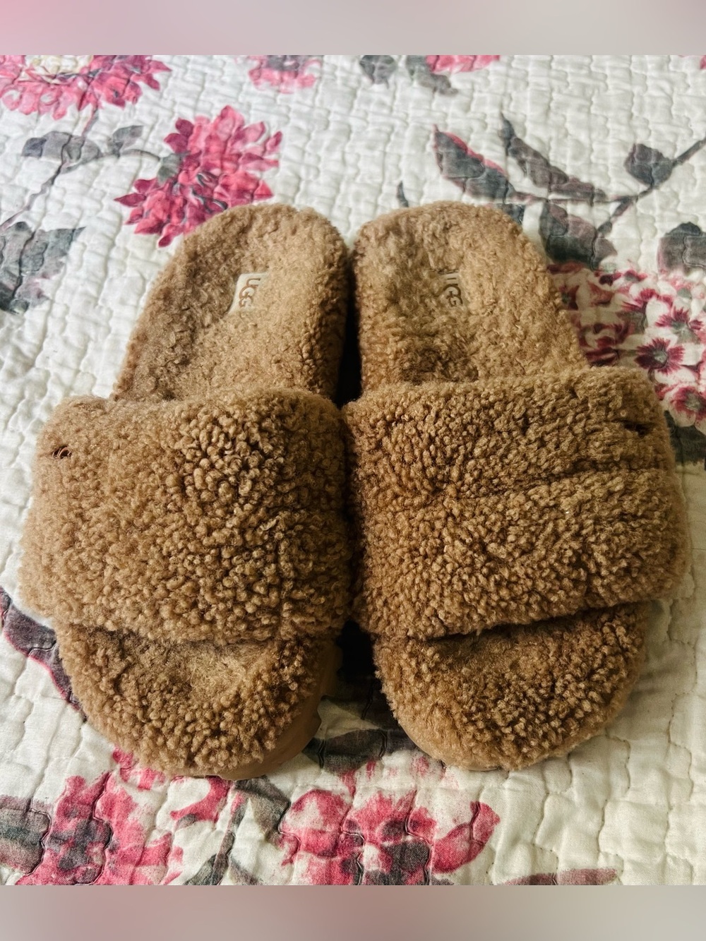 UGG Cozy Plush Slippers – Women’s Size 8